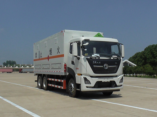 東風(fēng)牌DFC5260XRYD型易燃液體廂式運(yùn)輸車