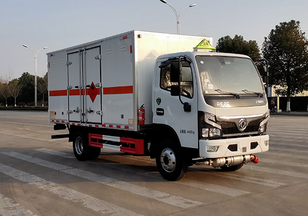 舜德牌SDS5045XRYEQ6型易燃液體廂式運(yùn)輸車