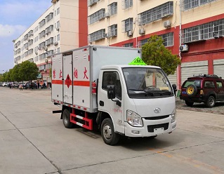 程力威牌CLW5040XRQSH6型易燃?xì)怏w廂式運(yùn)輸車
