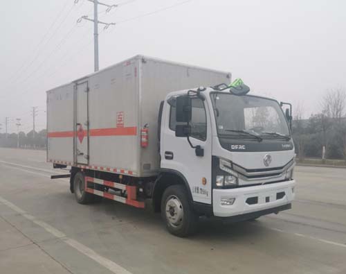 專威牌HTW5125XRYE6型易燃液體廂式運(yùn)輸車