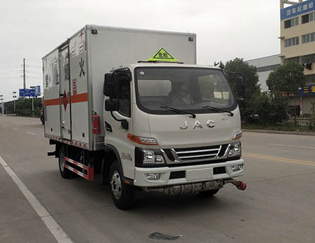 專威牌HTW5041XRQJH6型易燃?xì)怏w廂式運(yùn)輸車