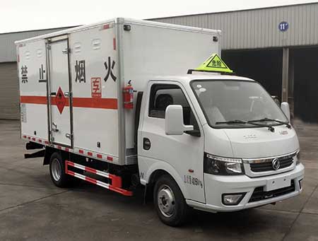 專威牌HTW5040XRQE6型易燃?xì)怏w廂式運(yùn)輸車