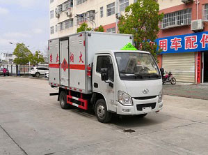 程力威牌CLW5040XRYSH6型易燃液體廂式運(yùn)輸車